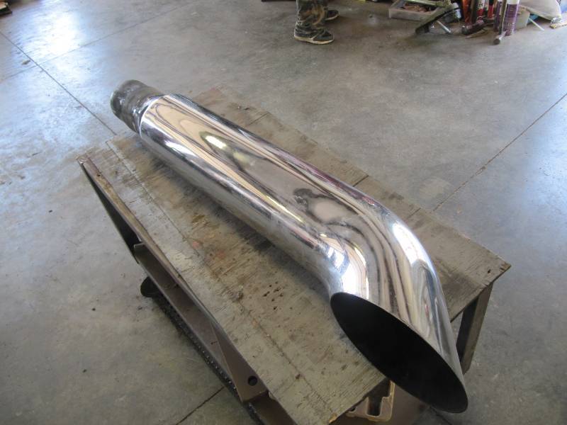 lot 330 image: Used Emissions Curved Exhaust Pipe- 48 In Exhaust Stack from End to End 5 in To 7 In