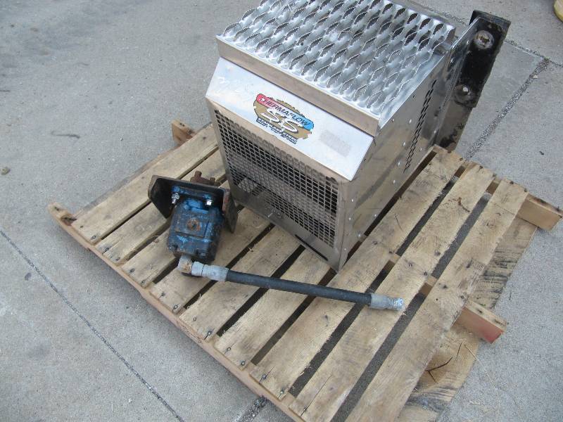 lot 325 image: HYD FLO - HYDRAULIC MOTOR AND TANK- Hydraulic Tank and Hydraulic Motor