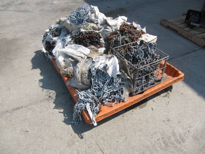 lot 324 image: PALLET FULL OF 11X22.5 -11X24.5 TIRE CHAINS NEW