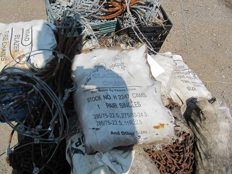lot 323 image: PALLET FULL OF 11X22.5 -11X24.5 TIRE CHAINS NEW-