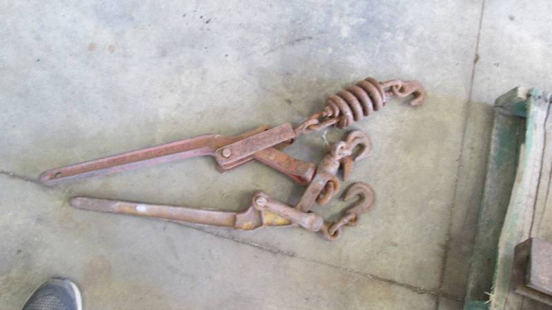 lot 363 image: 2 Chain Snap Binders