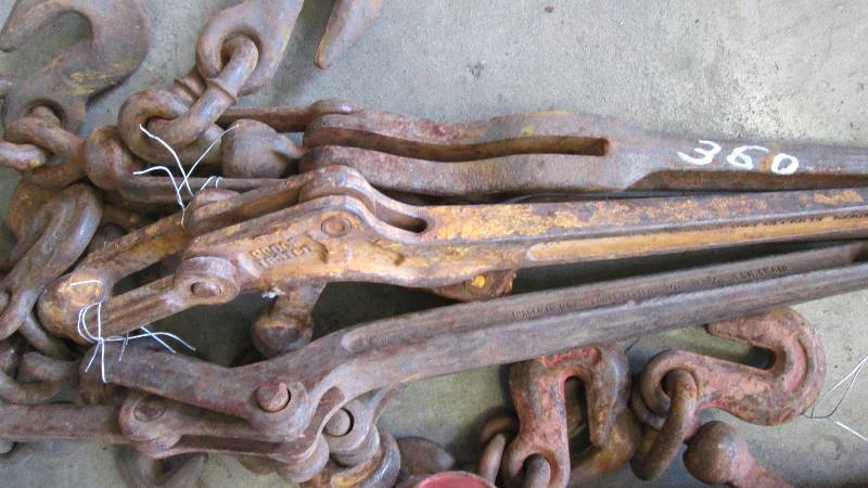 lot 360 image: 5 Chain Snap Binders