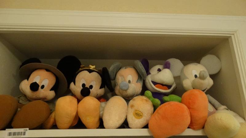 lot 729 image: 5 Mickey Mouse stuffed toys