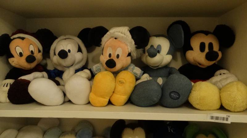 lot 730 image: 5 Mickey Mouse stuffed toys