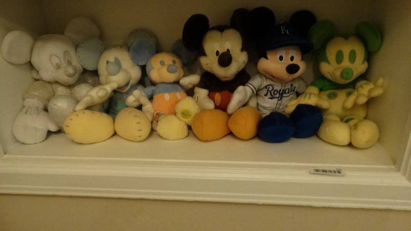 lot 731 image: 6 Mickey Mouse stuffed toys