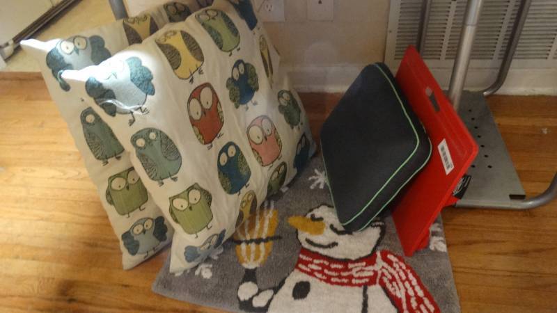lot 743 image: Snowman rug Owl pillows other pillows