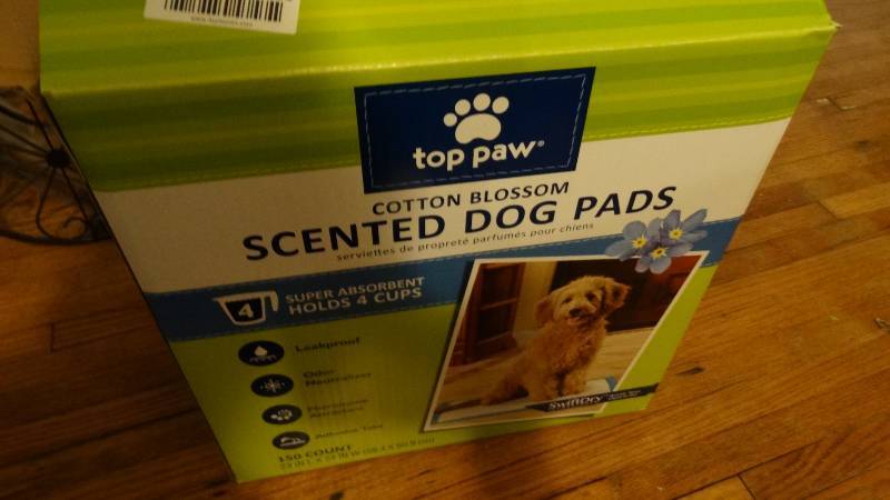 lot 751 image: Large box of scented dog pads