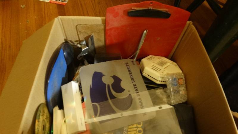 lot 755 image: Lot of various office supplies