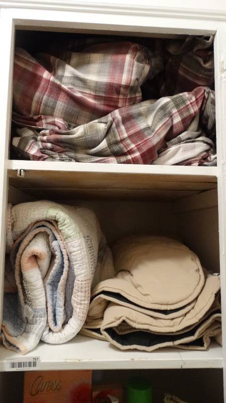 lot 757 image: Sheetsblankets