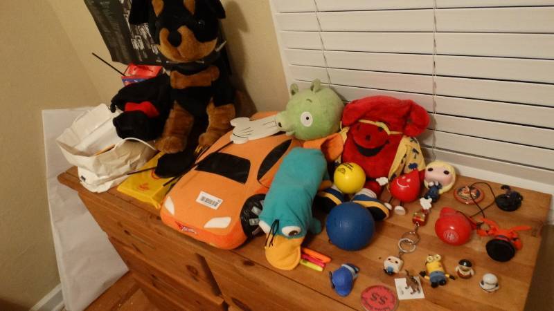 lot 761 image: Lot of assorted kids toys