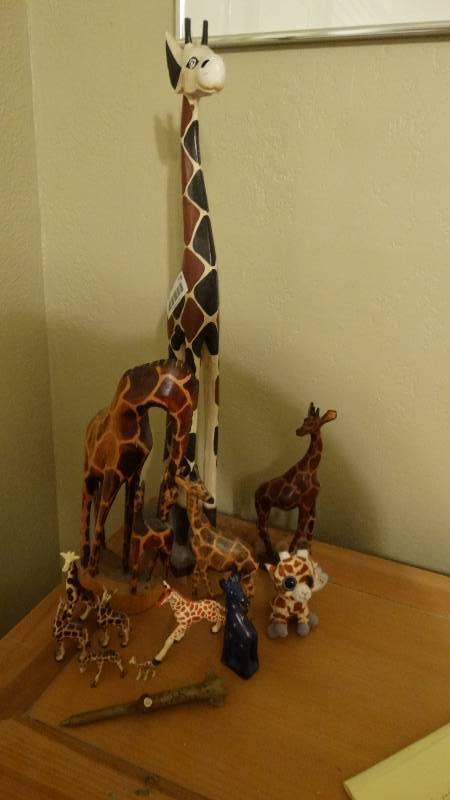 lot 778 image: Lot of various Giraffe statues decor