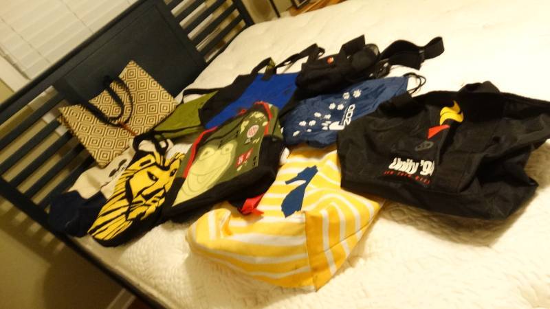 lot 789 image: Lot of various bags back packs