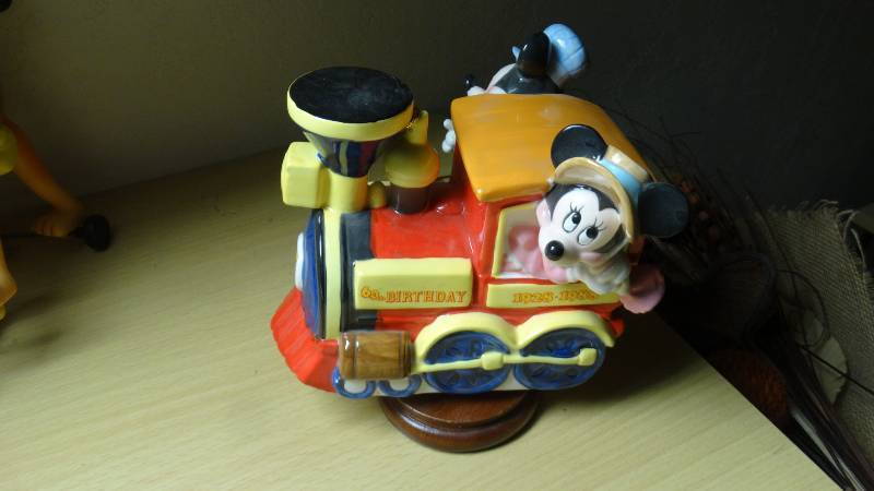lot 795 image: Mickey & Minnie Mouse 60th Anniversary numbered collectible music box
