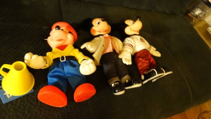 lot 809 image: 3 Mickey Mouse stuffed toys