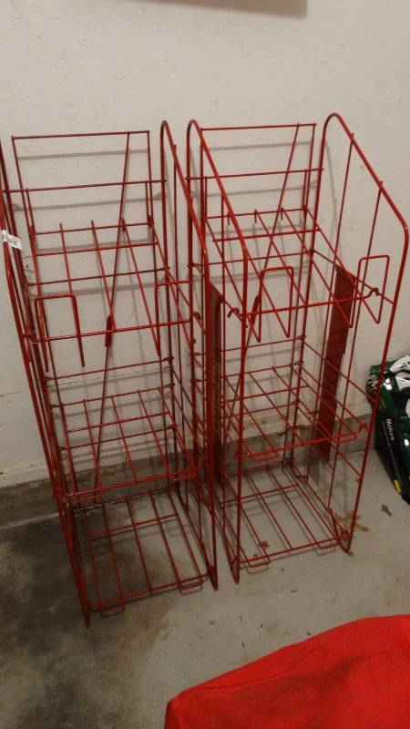 lot 814 image: 2 folding magazine racks