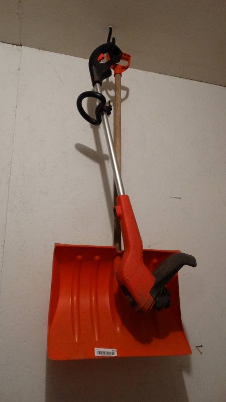 lot 815 image: Snow shovel & weed eater