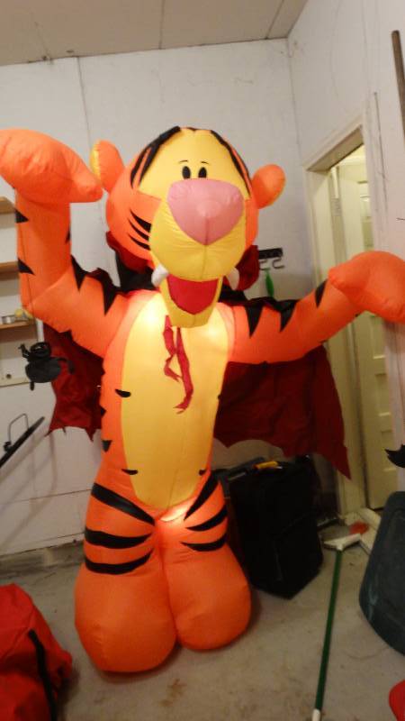 lot 822 image: Tote of Halloween items w Blow up Tiger
