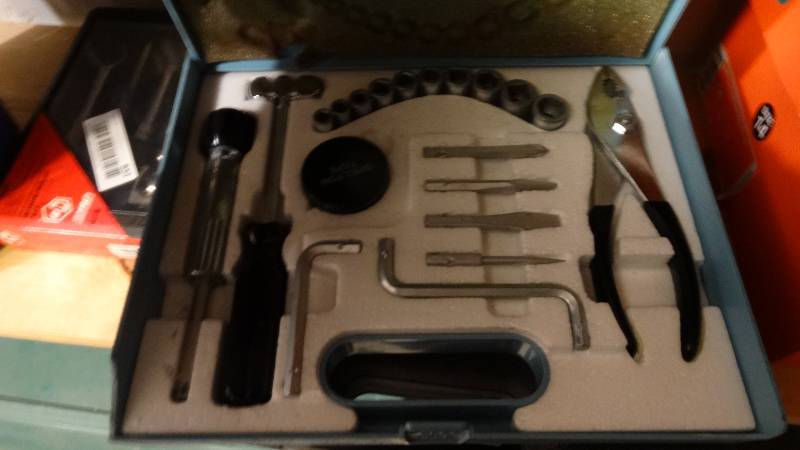 lot 830 image: Tool kit in case
