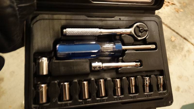 lot 832 image: Tool set in case