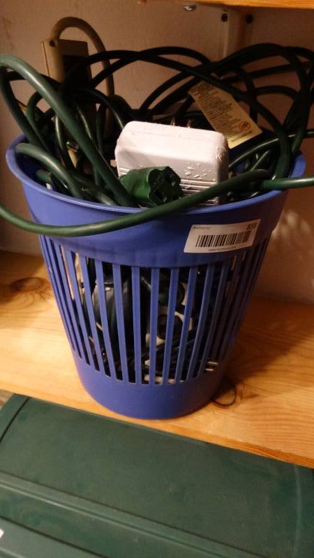 lot 833 image: Bucket of power cords