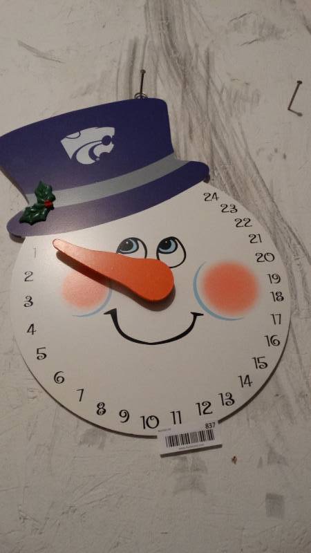 lot 837 image: K-State snowman wall decor
