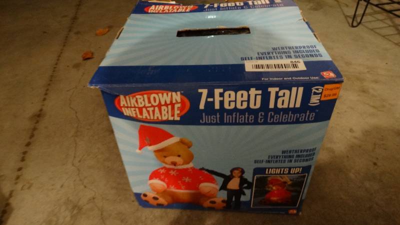 lot 846 image: 7 feet tall inflatable bear