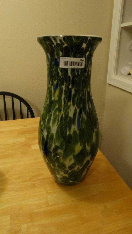 lot 852 image: Large decorative glass vase