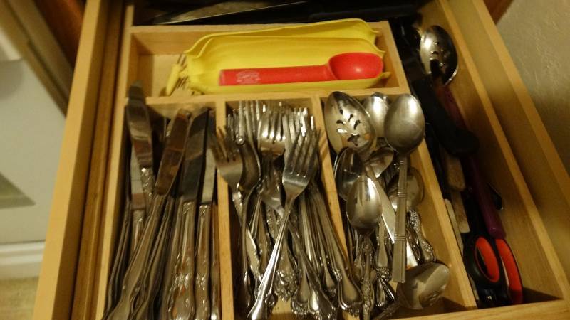 lot 873 image: Lot of various silverware & utensils