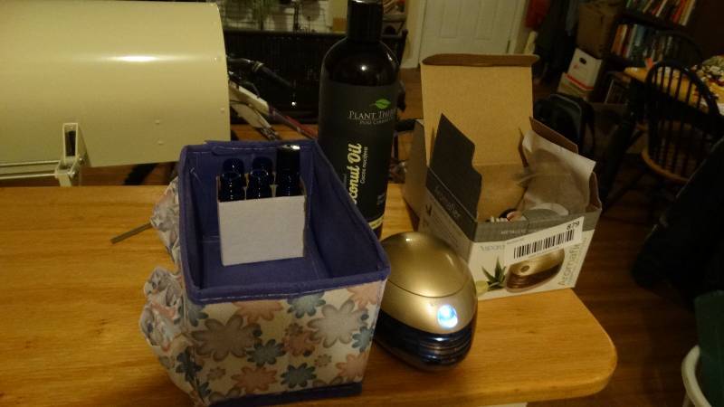 lot 879 image: Aromafier oil diffuser w oils