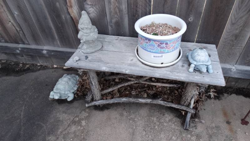 lot 888 image: Wood bench & yard decor