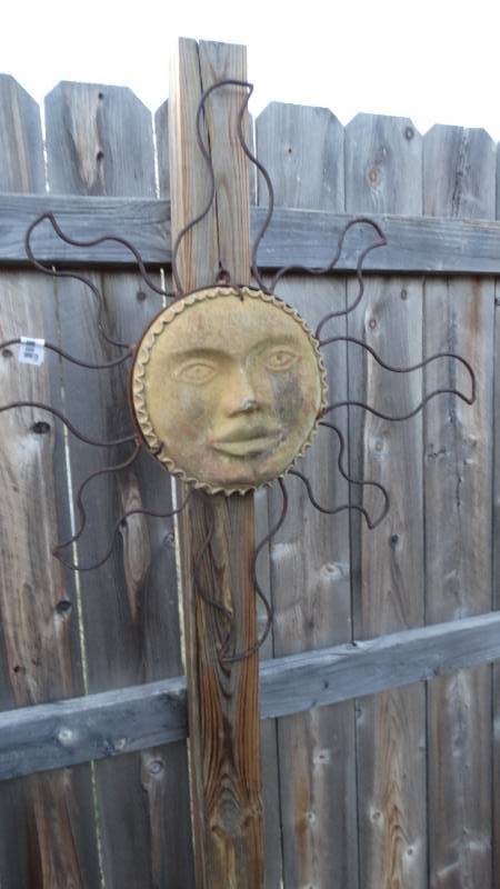 lot 891 image: Sun yard decor