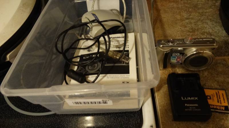 lot 892 image: Panasonic Lumix DMC-Tz5 digital camera w extras