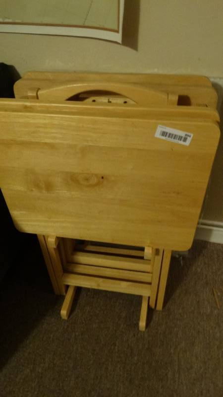 lot 894 image: Set of 4 wood tv trays w stand