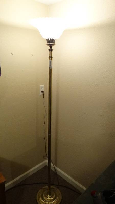 lot 896 image: Floor lamp w glass shade