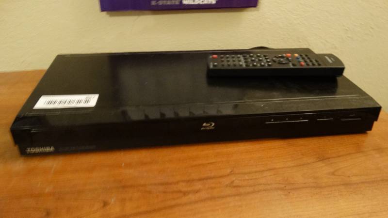 lot 897 image: Toshiba Blu-ray player w remote
