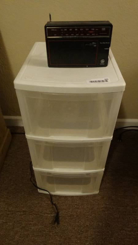 lot 900 image: Plastic storage drawer & radio