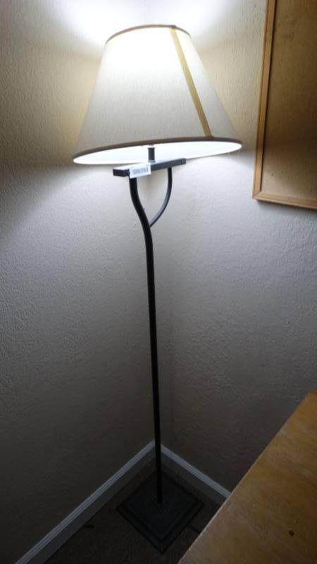 lot 914 image: Decorative metal floor lamp w shade