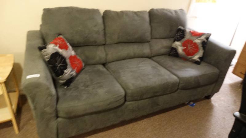 lot 918 image: Nice looking gray 3 cushion sofa w pillows