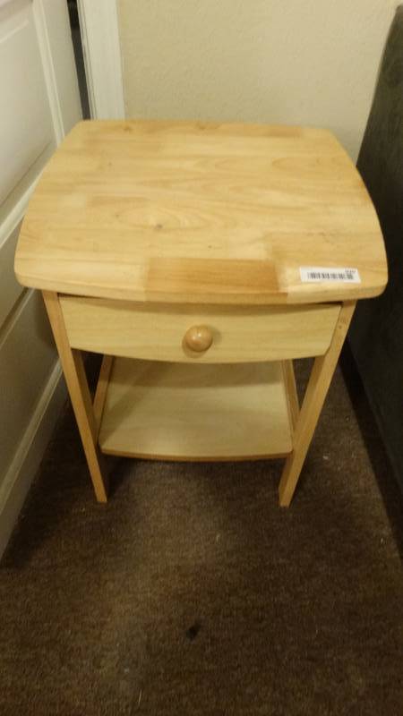 lot 920 image: Wood end table w drawer