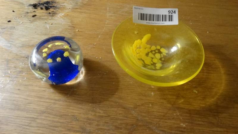 lot 924 image: 2 blown glass decor pieces- Signed