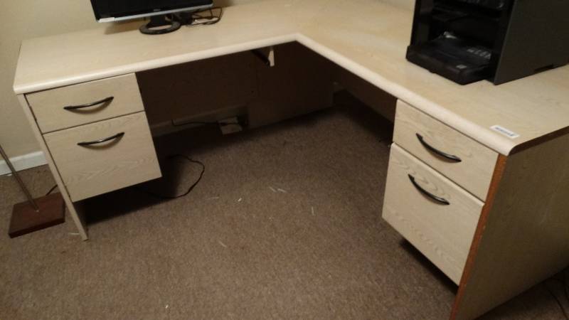 lot 952 image: Computer desk w storage