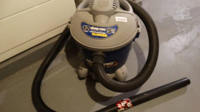 lot 956 image: 12 gallon shop vac