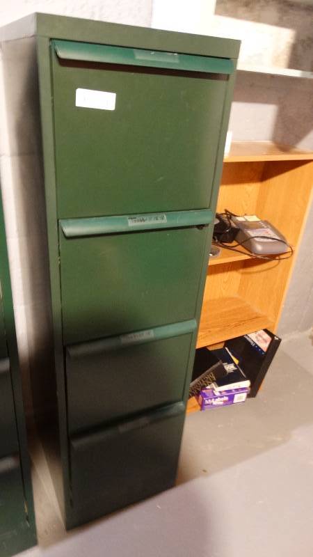 lot 964 image: 4 drawer metal file cabinet