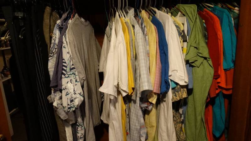 lot 971 image: Contents of closet