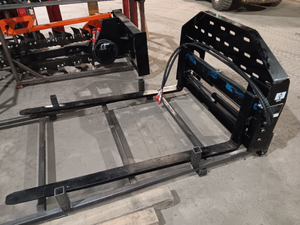 lot 1392 image: Unused - GIYI Skid Steer Pallet Fork Attachment with Hydraulic Side Shift & Hydraulic Fork Positioning - 60 Inch Forks - Model GY-D-CYHC