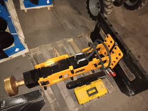 lot 1396 image: Unused - Hydraulic Post Driver 680 Skid Steer Attachment