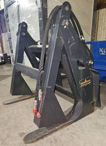 lot 1279 image: Unused LandHonor Industrial Series Skid Steer PipeLogBrush Grapple For Skid Steer or Tractor Loader Skid Attachment Adapter