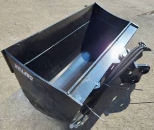 lot 1383 image: Unused Industrial Grade 24 in600 mm Hydraulic Tilting Bucket for Mini Excavator - 45 Degree Tilting Capabilities
