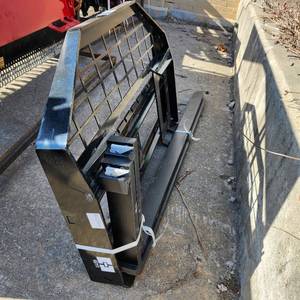 lot 1325 image: Unused Skid Steer Pallet Fork Frame and 5Ft Forks