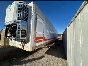 lot 1293 image: Utility Trailer Manufacturing Co. 53ft w Title VIN1UYVS25303U868108-Manufactured 32002-Thermo King Whisper Unit-Good Tires-Aluminum Floor-Fiberglass Walls w E-Track Rails-Single Side Entry Doors on Both Sides & Roll Up Door in Rear-See Description